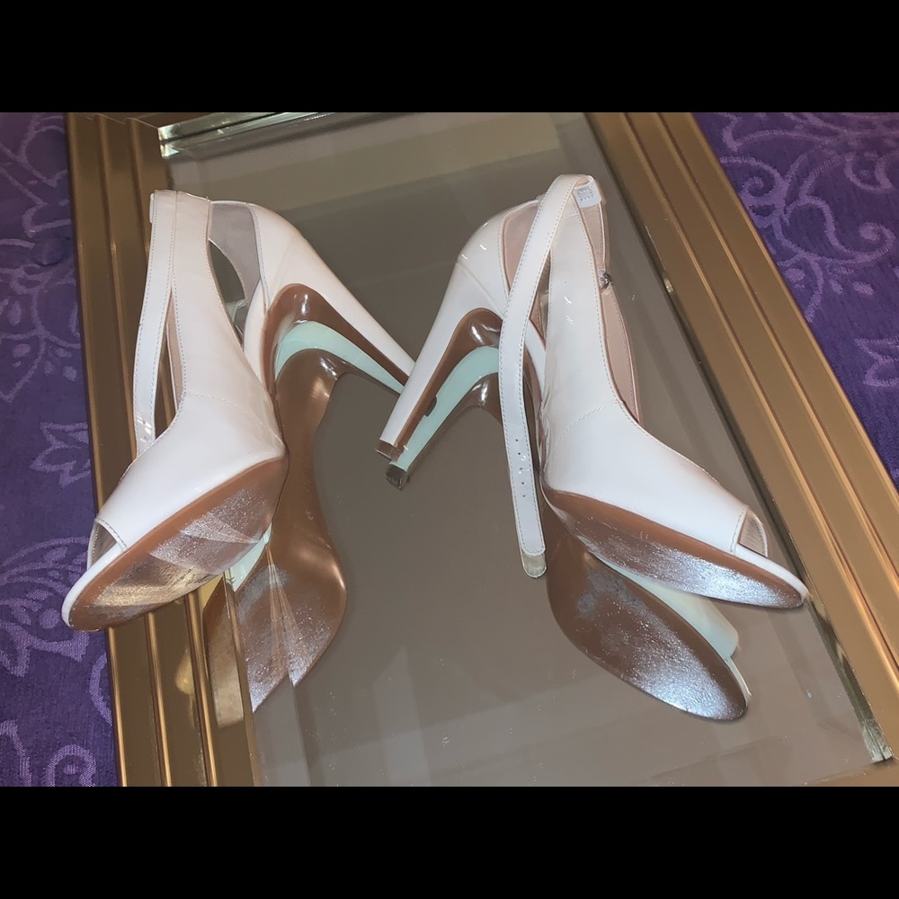 Beautiful White Shoes - Picture 7 of 11
